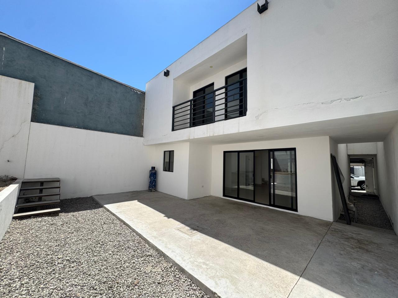 Casa con patio en las plazas en Las plazas, Tijuana